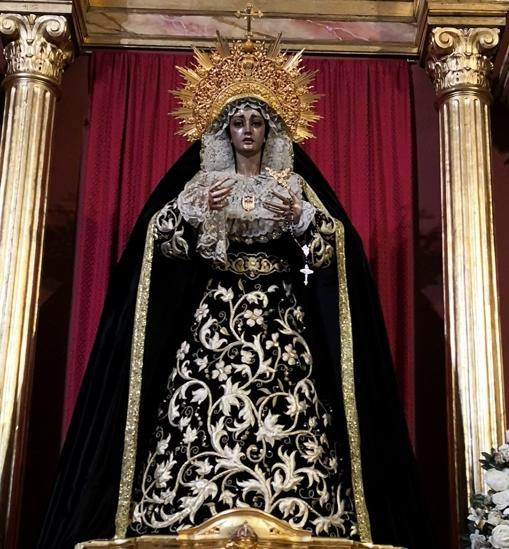 Un recorrido por la vestimenta de luto de varias Vírgenes de Córdoba