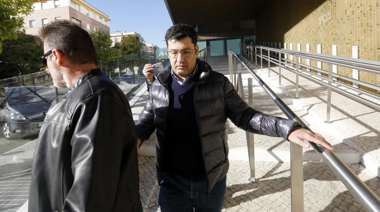 El expresidente del Córdoba Jesús León sale el sábado de la Ciudad de la Justicia