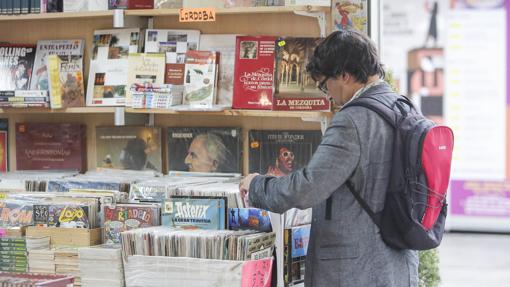 Uno de los expositores de la Feria del Libro de Córdoba