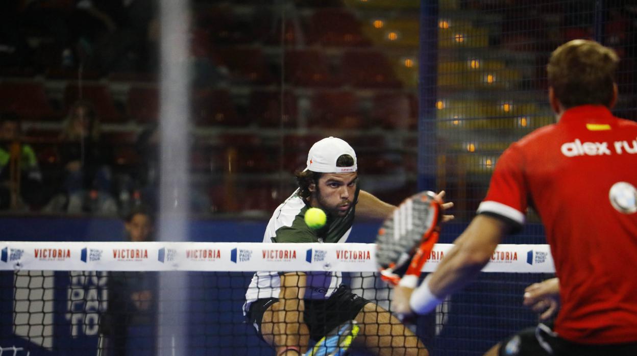 Javi Garrido ejecuta un golpe