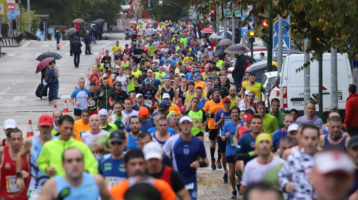 Corredores en la pasada edición de la Media Maratón Ciudad de Córdoba