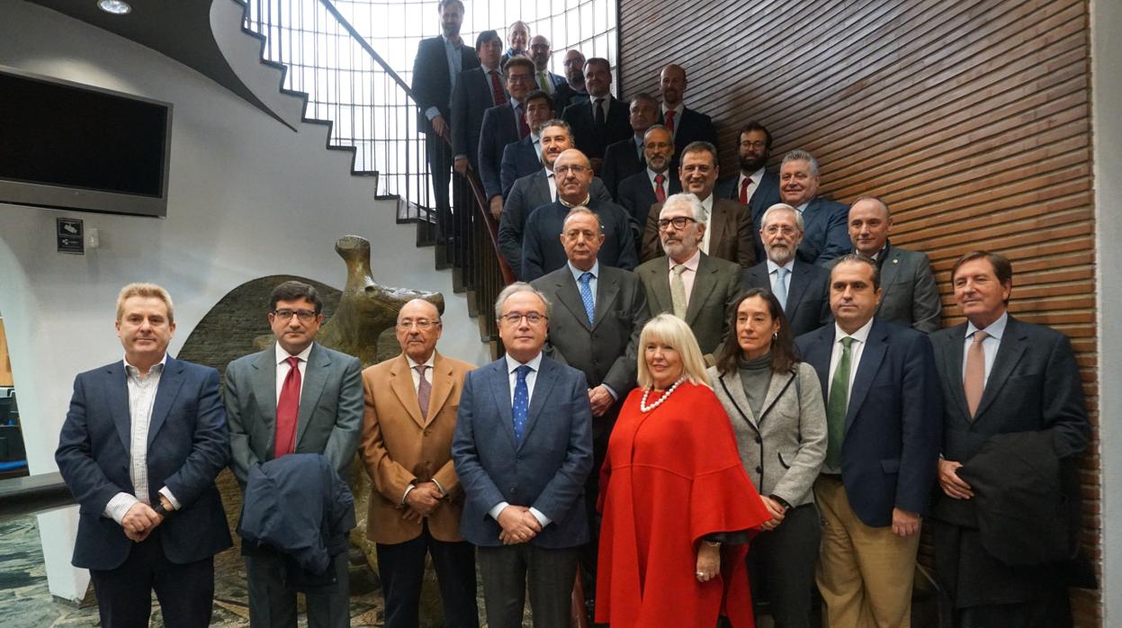 Foto de familia del Pleno de la Cámara de Comercio, con el nuevo presidente, Antonio Díaz