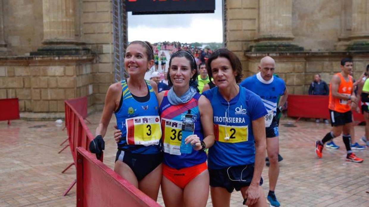 Tres participantes en la edición pasada de la Media