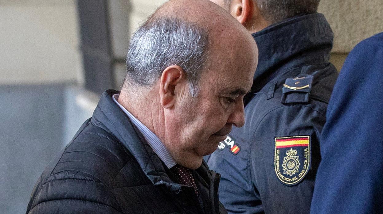 Gaspar Zarrías entra en la Audiencia para recoger la sentencia del caso de los ERE