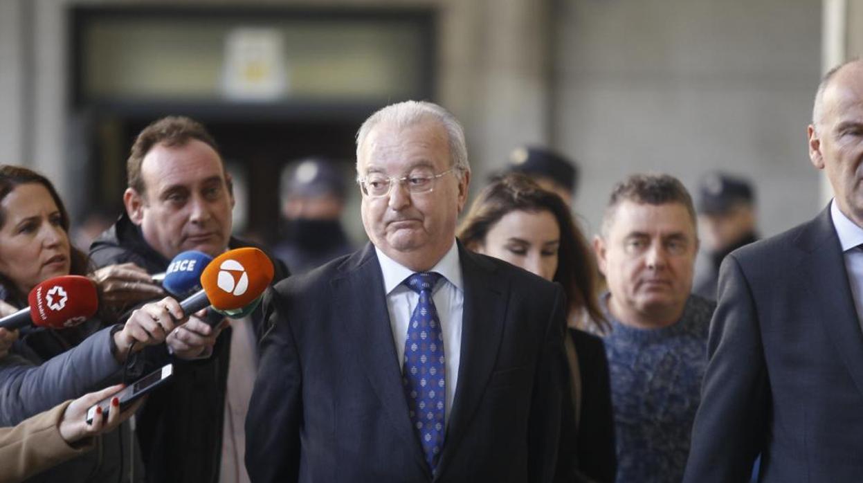 El exconsejero Antonio Fernández, a su llegada hoy a la Audiencia de Sevilla