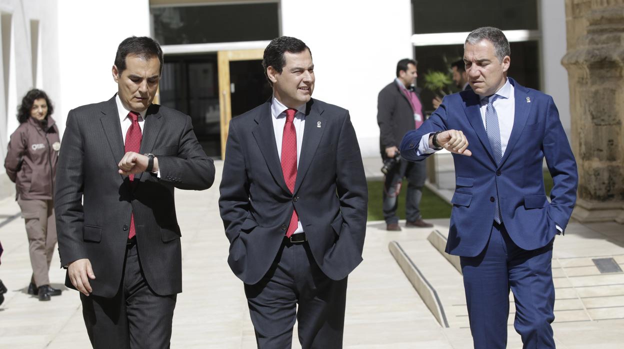 Nieto, Moreno y Bendodo en el Parlamento