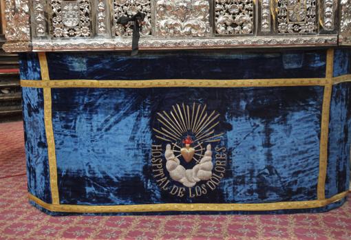 Faldones compañeros del manto de las palomas, con el color original