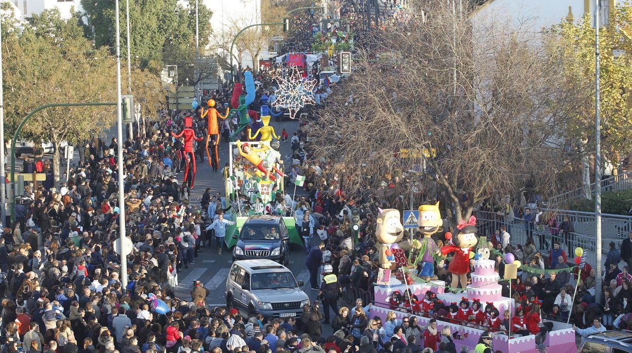 Imagen de la Cabalgata de los Reyes Magos a su paso por Córdoba