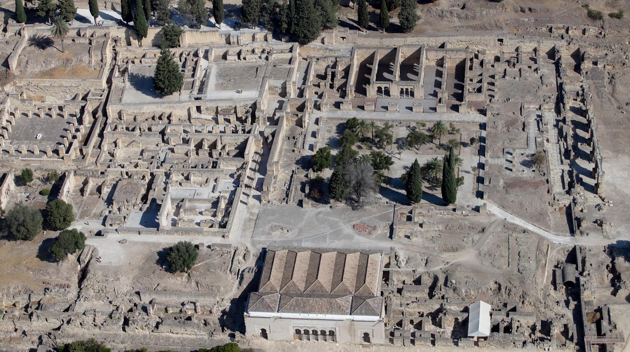 Vista aérea del yacimiento arqueológico de Medina Azahara en Córdoba