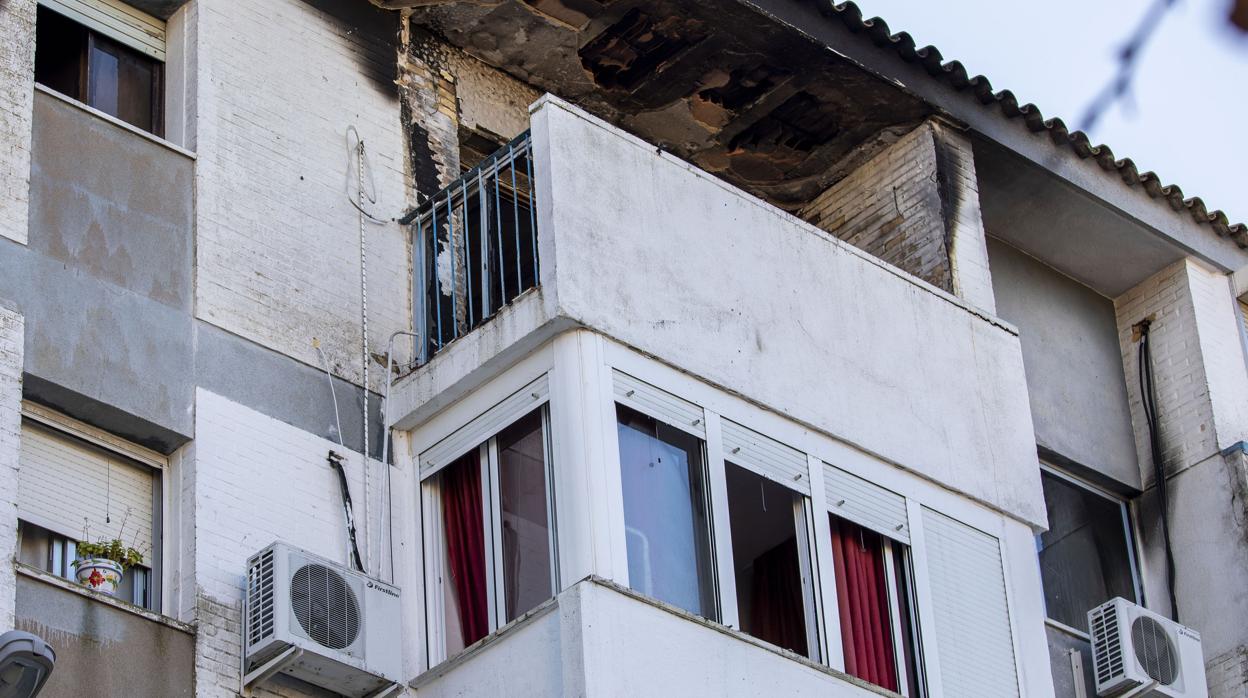 Estado en el que quedó el piso de la familia de Huelva tras el incendio