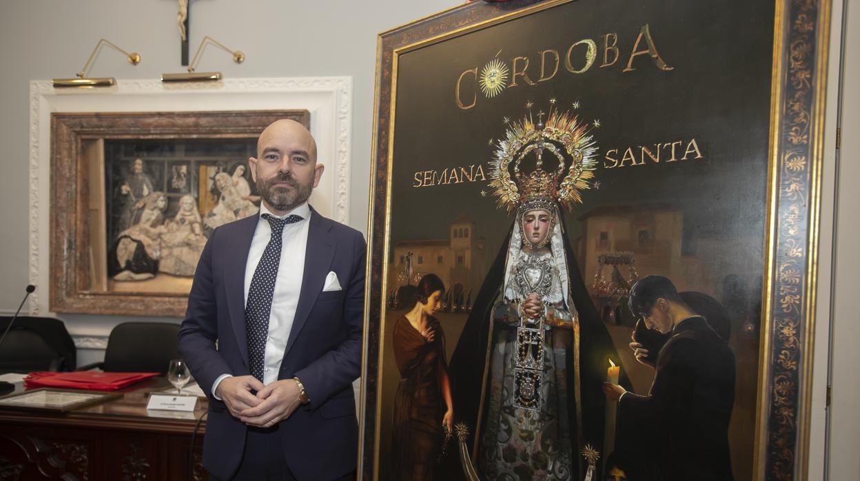 Fernando Vaquero, con el cartel de la Semana Santa de Córdoba 2020