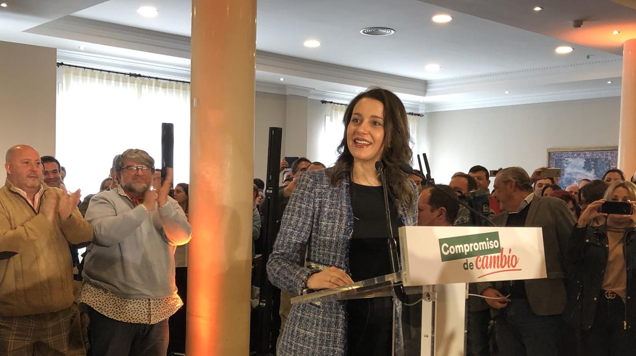 Inés Arrimadas durante su intervención en el acto público en Antequera (Málaga)