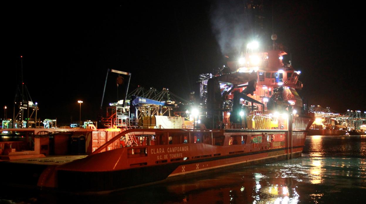 El buque de salvamento marítimo que al pesquero Rua Mar, desaparecido con los tripulantes