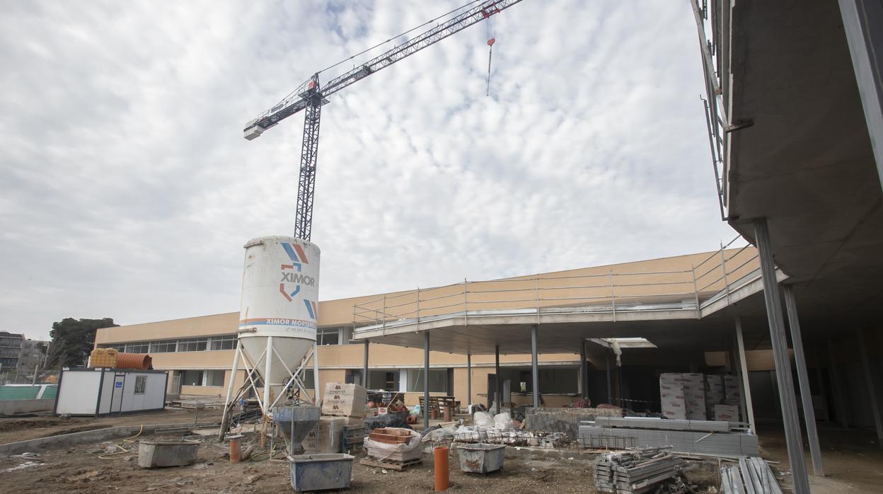 Aspecto que presentan las obras del nuevo colegio de Turruñuelos