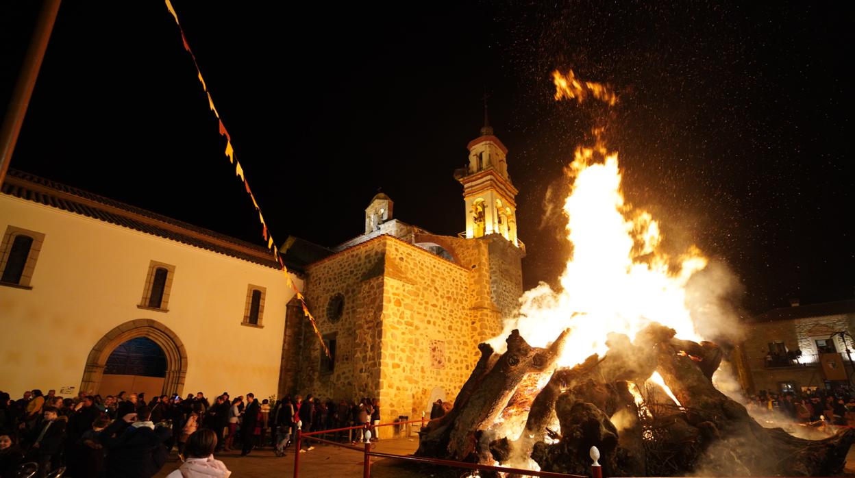 Hoguera en Dos Torres este fin de semana