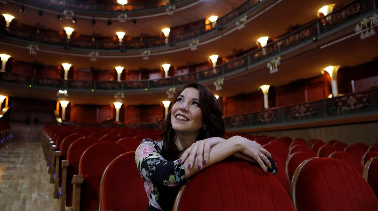 Lucía Tavira, entre las butacas del Gran Teatro