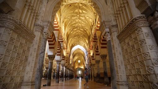 Una de las naves de la Mezquita-Catedral de Córdoba