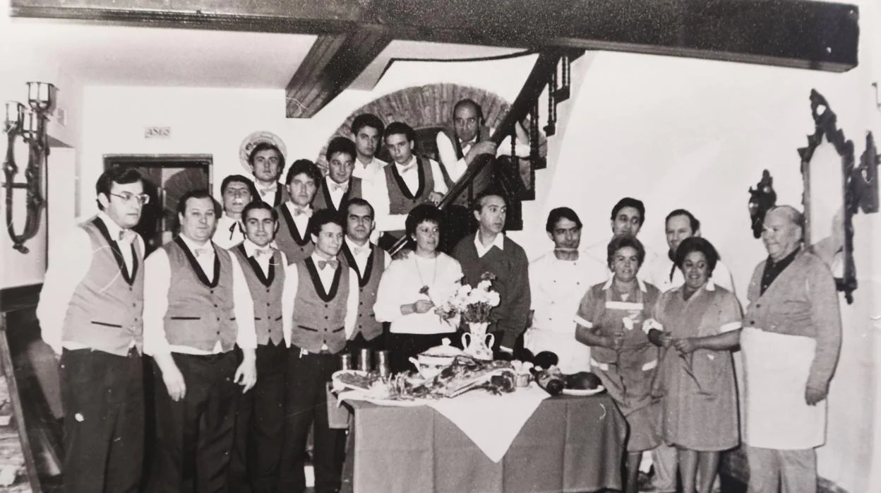 Los fundadores de El Churrasco junto a su equipo en una foto de su archivo personal