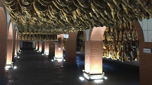 Jabugo enseña las claves del jamón ibérico a expertos del sector de toda España