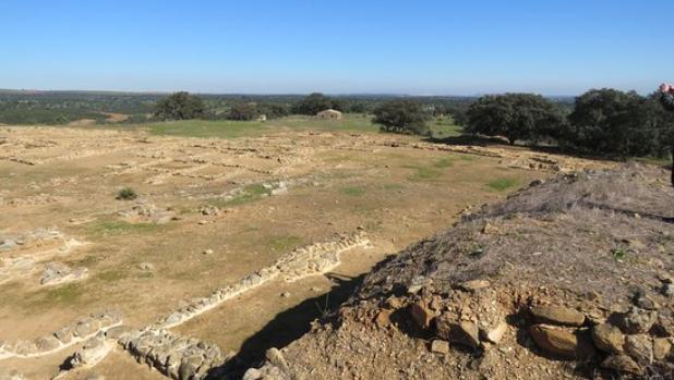 Rescatan a un senderista perdido tras caer por una pared de piedra en Huelva