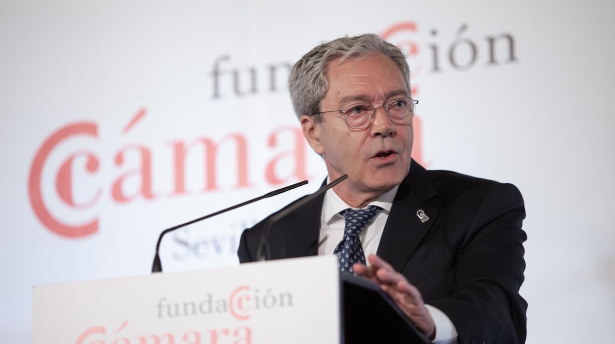 Rogelio Velasco durante su conferencia en el Foro Fundación Cámara