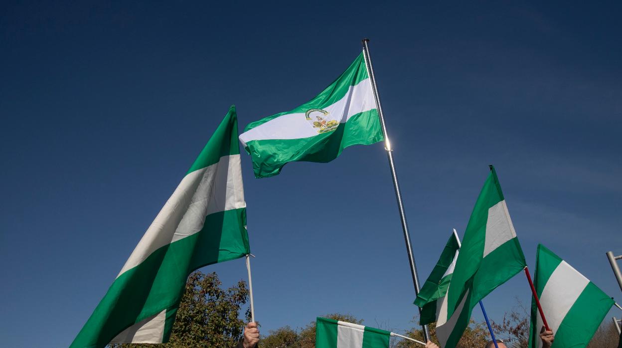 Banderas de Andalucía en un acto en Córdoba