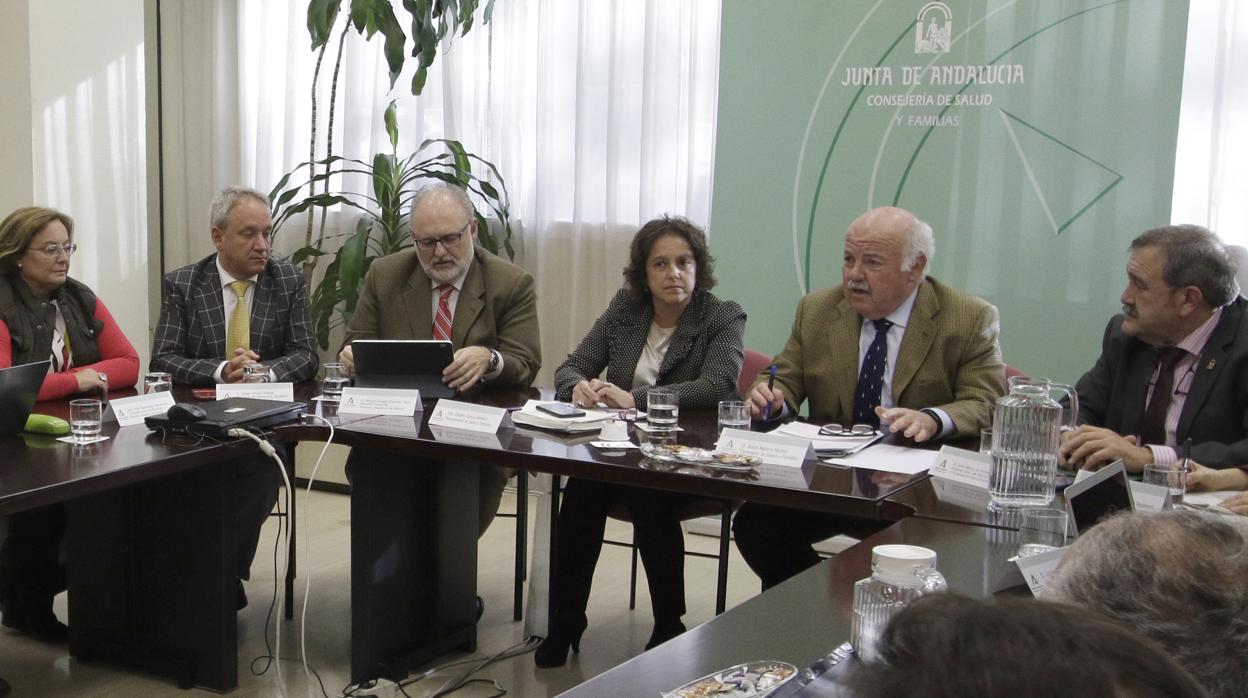 Reunión de Jesús Aguirre, consejero de Salud, con el grupo asesor alerta coronavirus