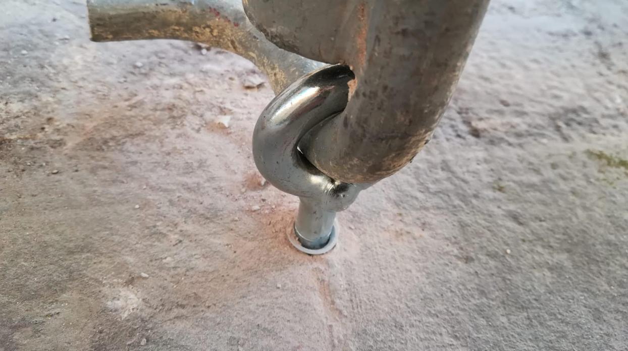 Enganche de la barandilla de seguridad en la Mezquita