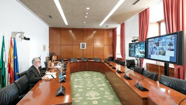 Andalucía tiene a 649 sanitarios infectados por coronavirus