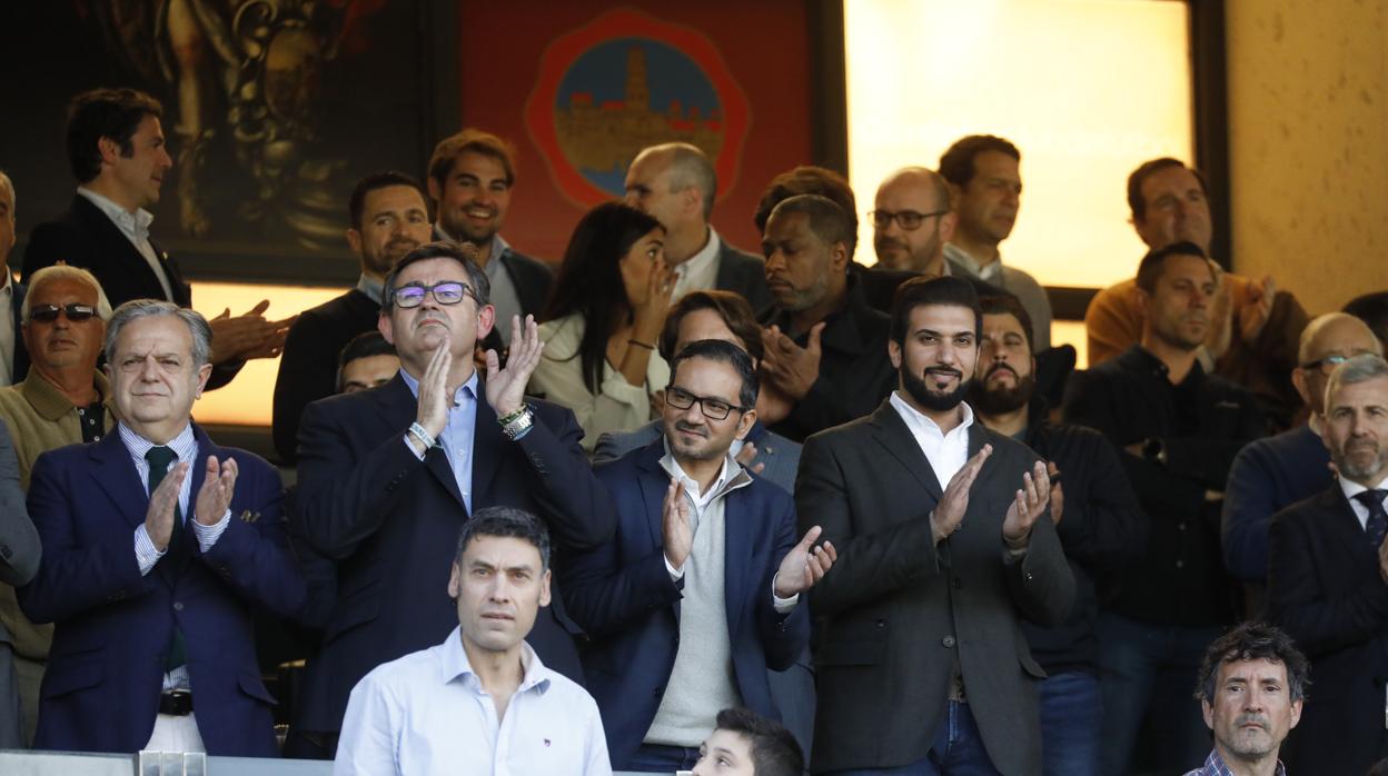 El consejo del Córdoba, en el palco de El Arcángel