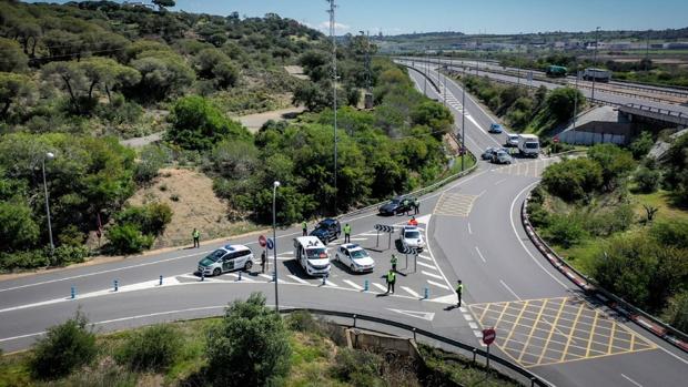 Coronavirus | Huelva vigila con drones y desde tierra que no haya escapadas a la playa en Semana Santa