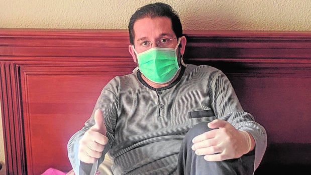 Moisés López, enfermo de coronavirus en Córdoba: «De los abrazos no te das cuenta hasta que te faltan»