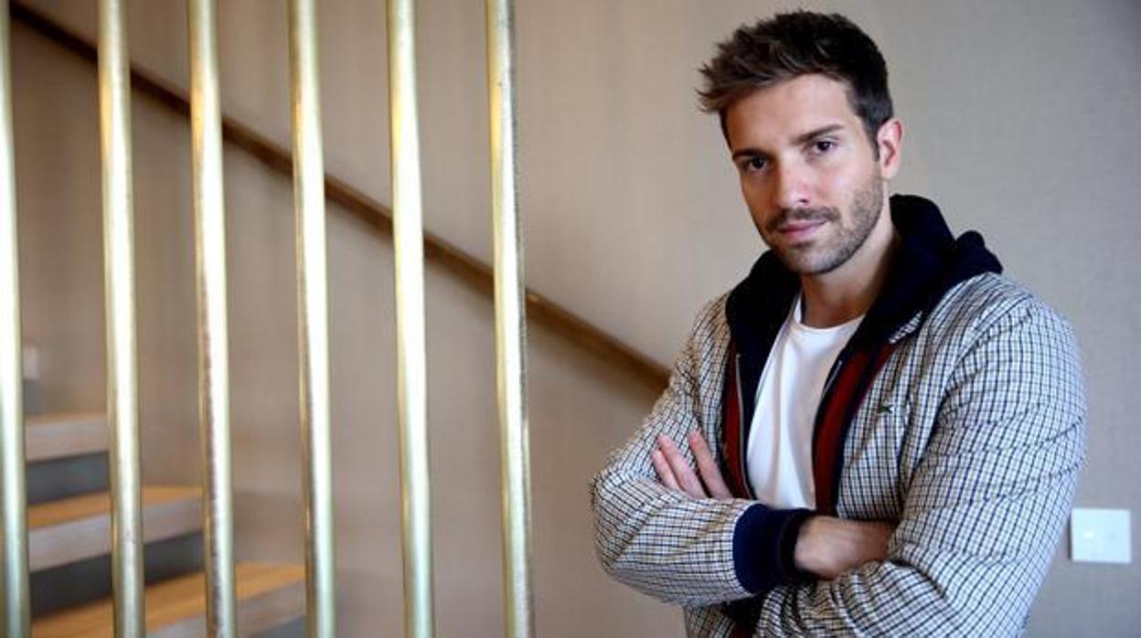 Pablo Alborán cumple diez años de éxtios confinado en Málaga