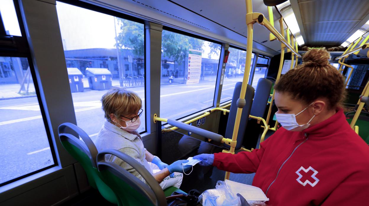 Los autobuses de Córdoba volverán a cobrar a los usuarios partir del lunes día 11