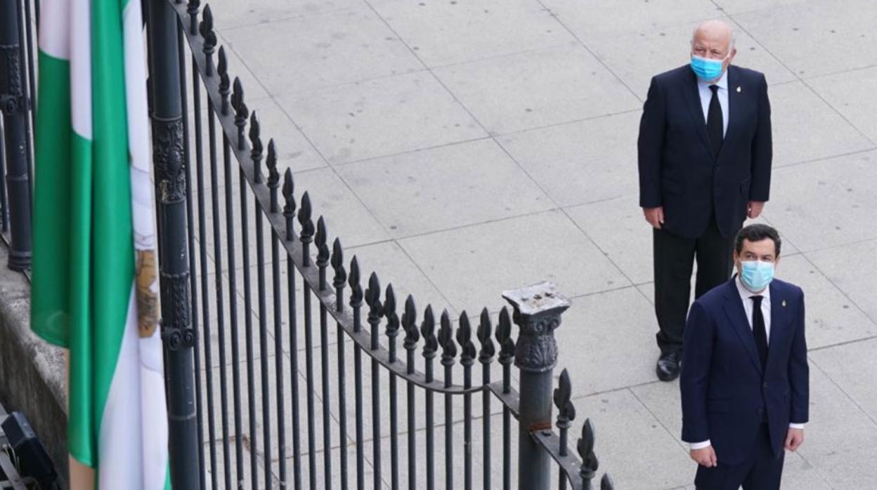 Moreno y Aguirre, ante la bandera andaluza a media asta