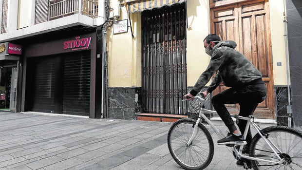 Los pequeños bares y tabernas de Córdoba, en jaque por las medidas de desescalada del Gobierno