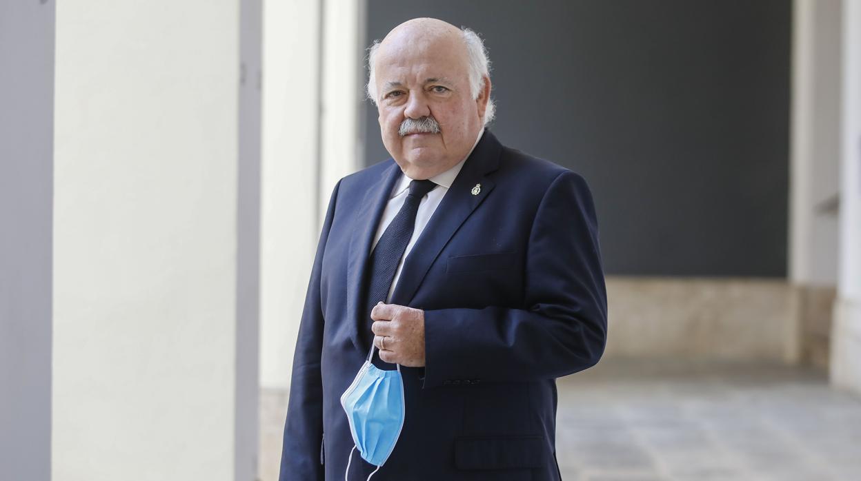 El consejero de Salud, Jesús Aguirre