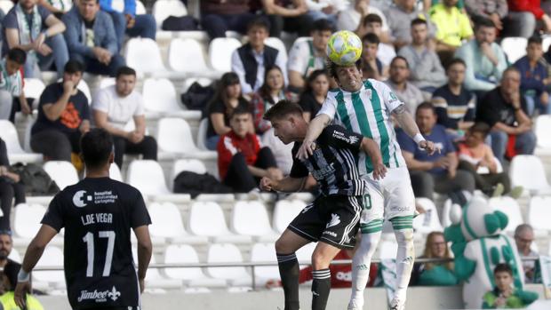 La nómina de jugadores con contrato en vigor del Córdoba CF se amplía a 17 con Cámara y Moutinho
