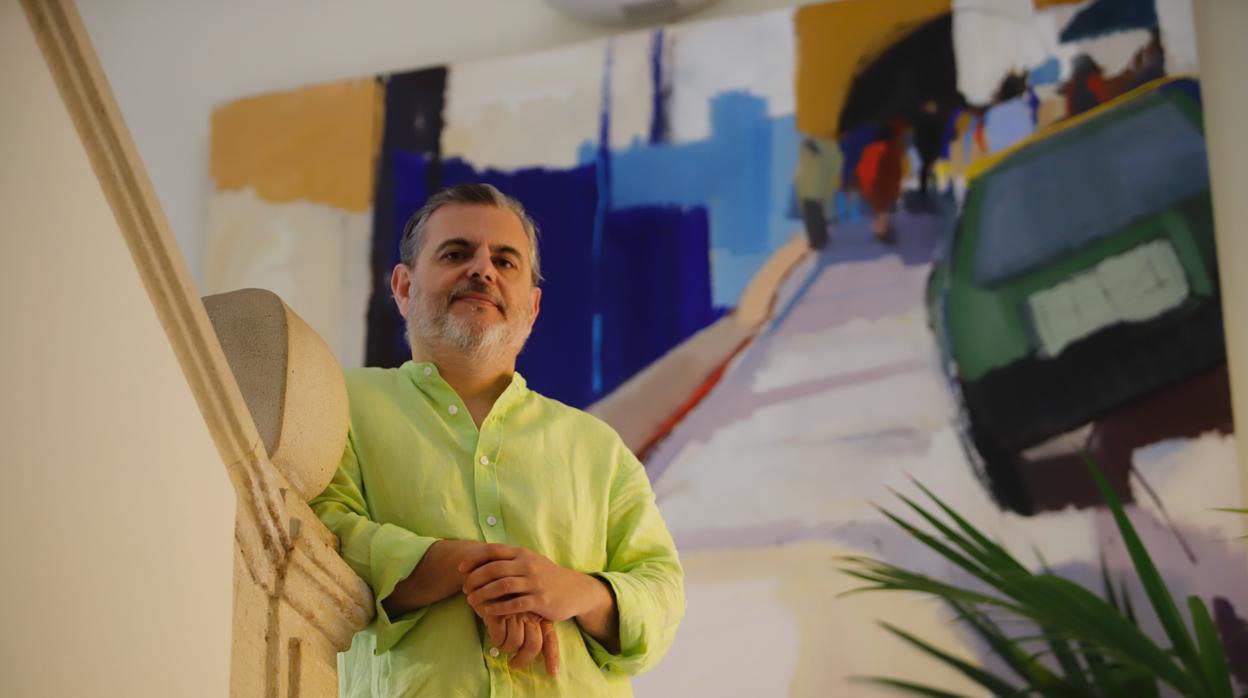 Rafael Serrano posa para la entrevista de ABC