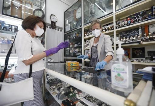 Un relojería en Córdoba durante la crisis