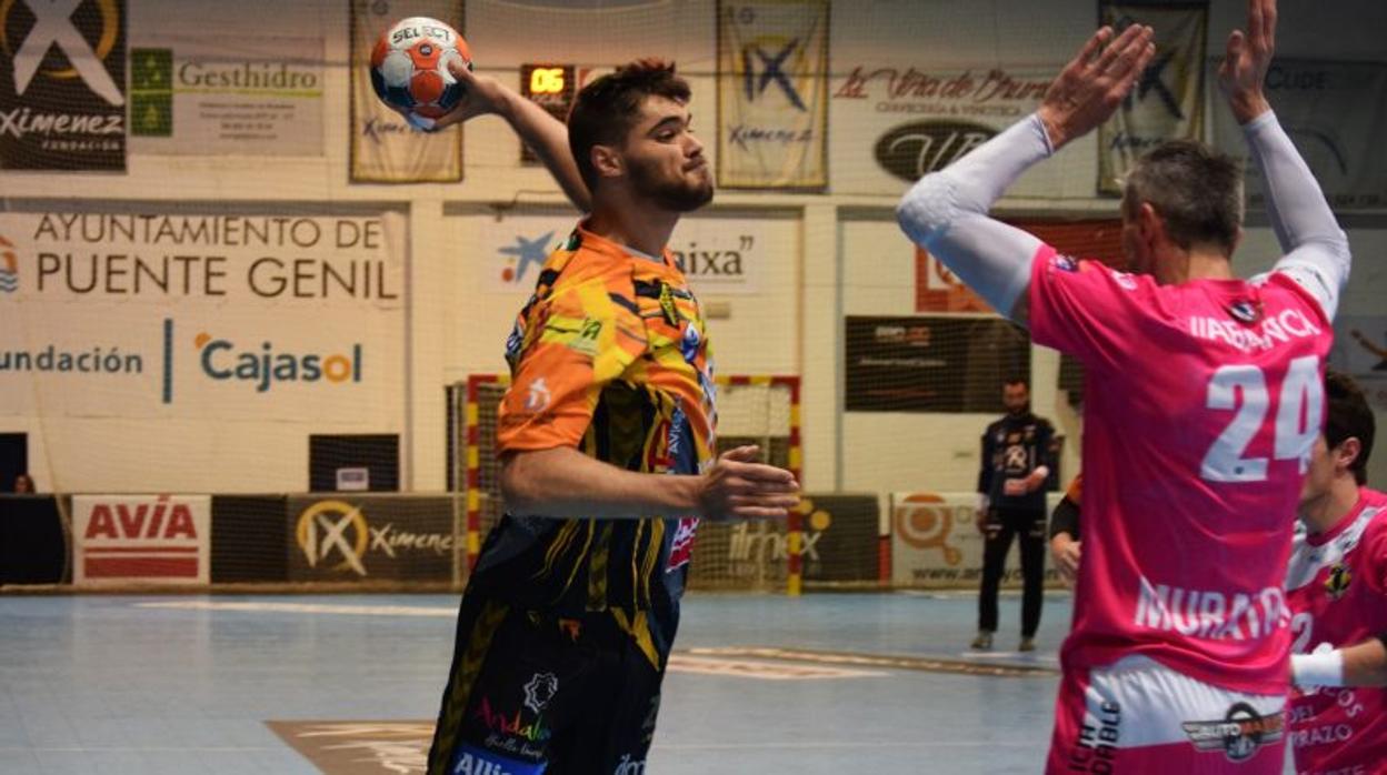 Lance del juego en un partido de esta temporada en Puente Genil