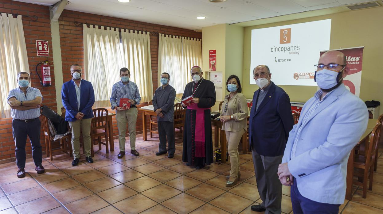 El obispo, Demetrio Fernández, en las instalaciones del cátering