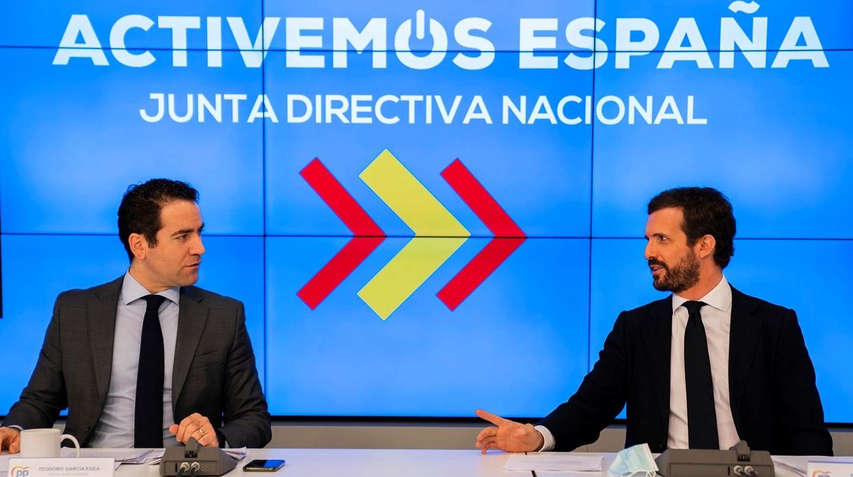 El líder del PP, Pablo Casado, junto al secretario general, Teodoro García Egea