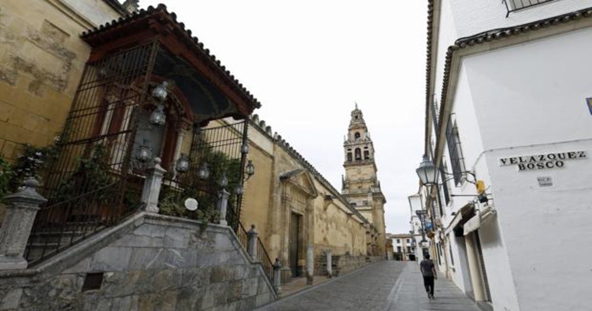 Aspecto casi desértico de los alrededores de la Mezquita-Catedral de Córdoba