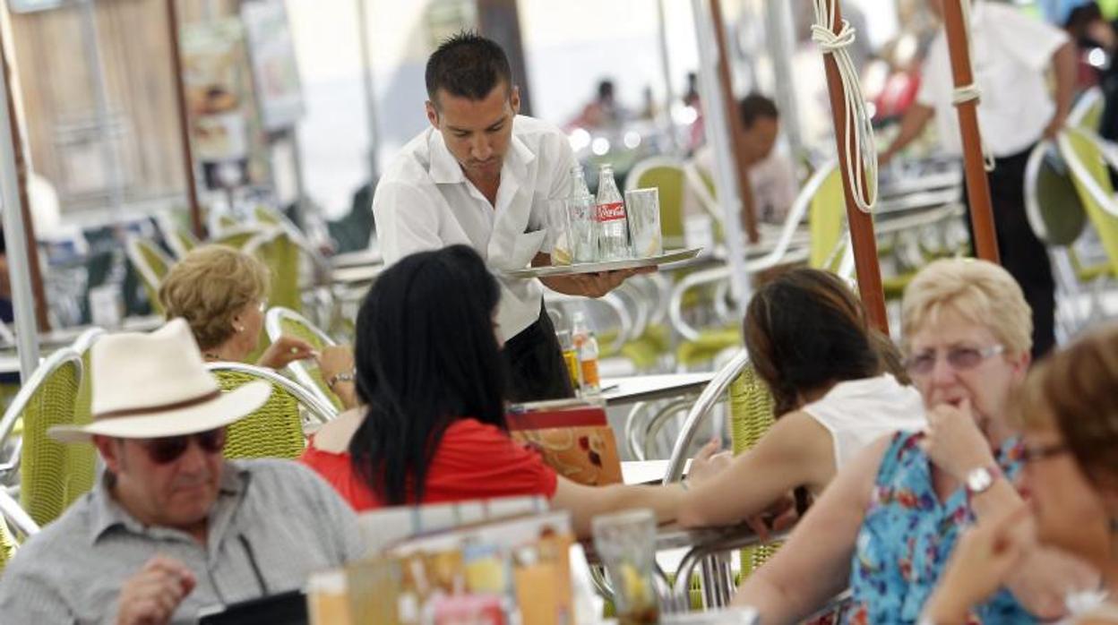 Los camareros serán los profesionales más demandados este verano en Córdoba