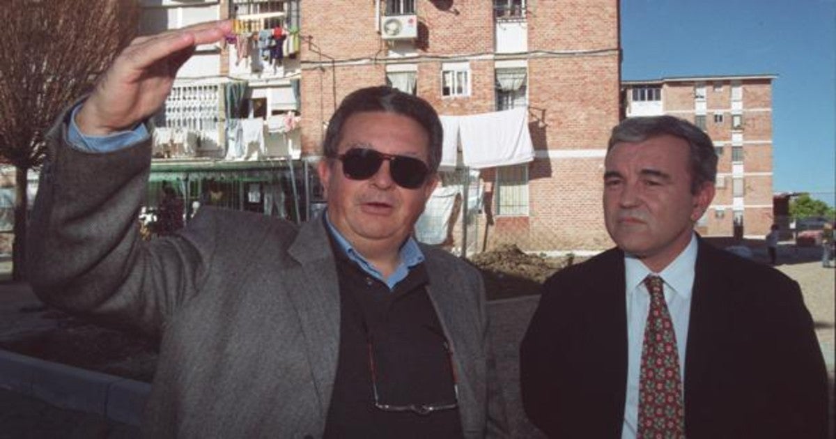 Antonio Portillo, con Pepe Mellado en las primeras obras de la calle Torremolinos