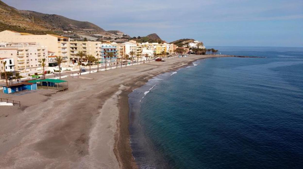 La Costa Tropical de Granada goza de un microclima que garantiza cielos despejados y temperaturas suaves durante todo el día