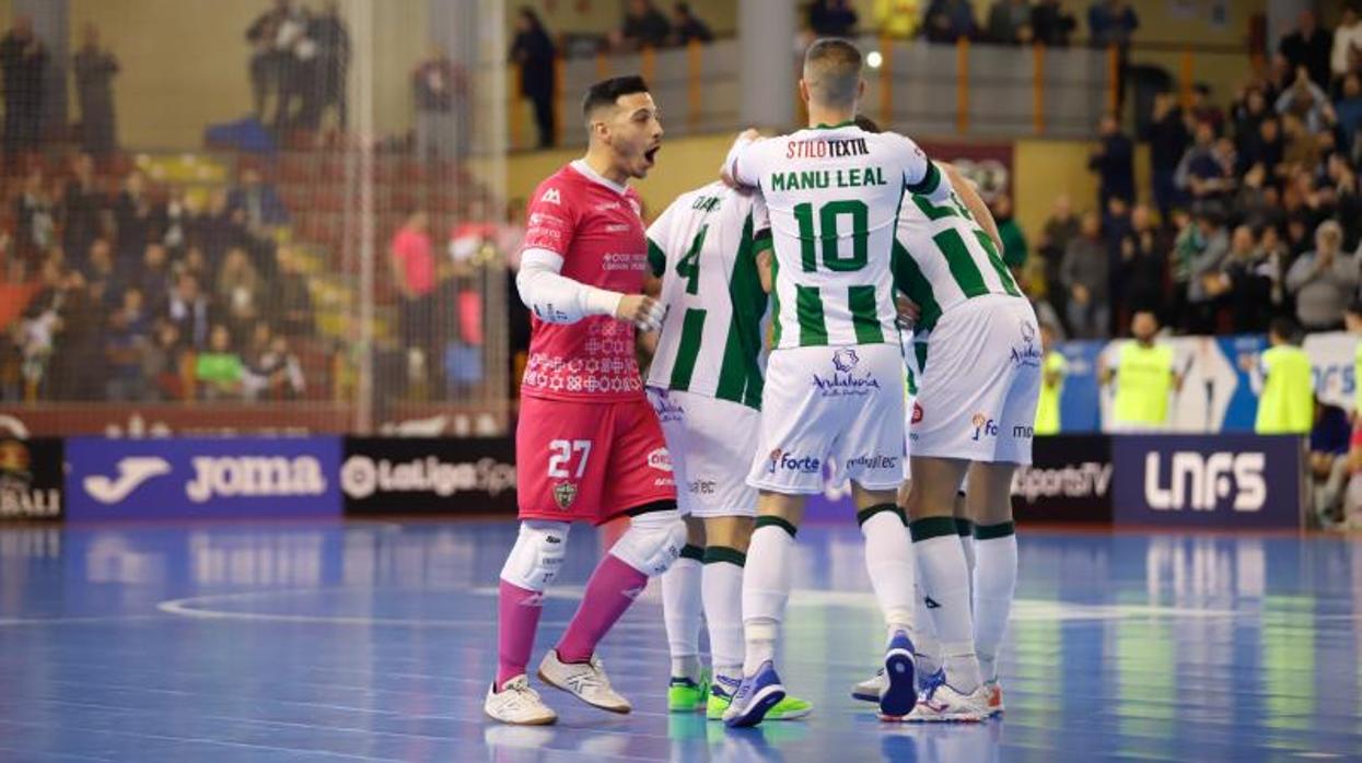 Varios jugadores del Córdoba Patrimoino celebran un gol en un partido de la temporada pasada