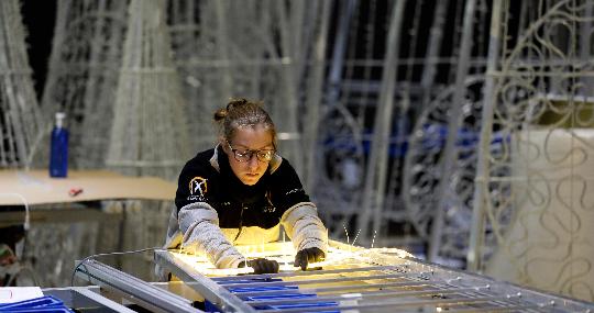 Interior de la factoría de Iluminaciones Ximénez en Puente Genil