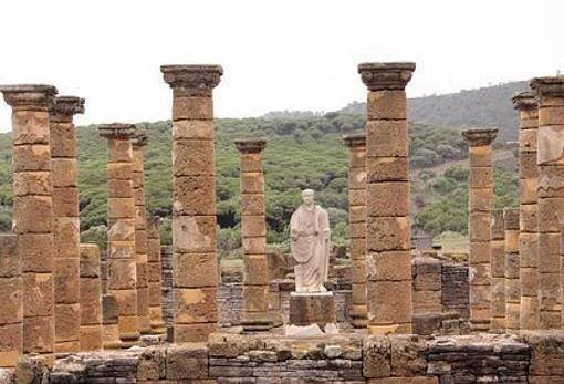 Estatua entre las columnas, Baelo Claudia